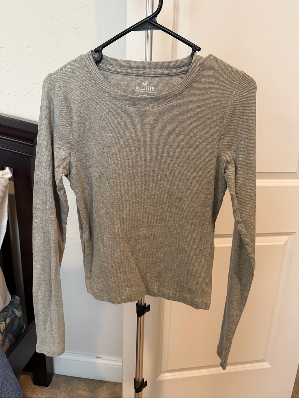 Hollister Lightweight Long Sleeve Crewneck - Gray